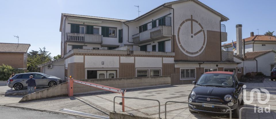Negozio / locale commerciale di 503 m² in Recanati (62019)