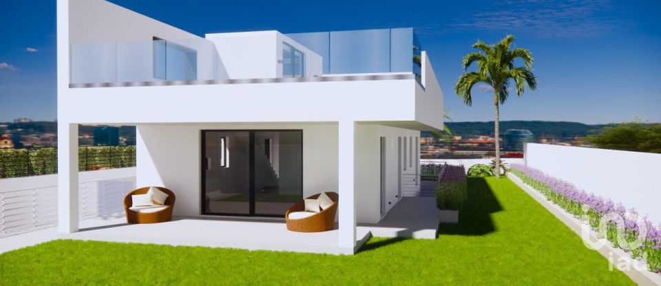 Farm 10 rooms of 307 m² in Palermo (90147)