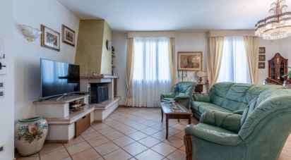 House 7 rooms of 135 m² in Pontedera (56025)