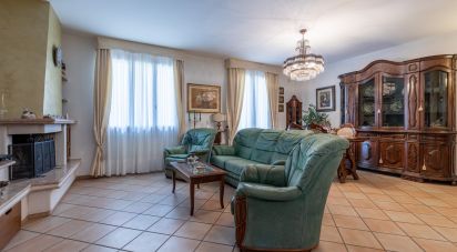 House 7 rooms of 135 m² in Pontedera (56025)