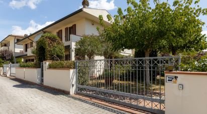 Casa indipendente / Villa 7 locali di 135 m² in Pontedera (56025)