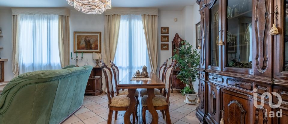 House 7 rooms of 135 m² in Pontedera (56025)