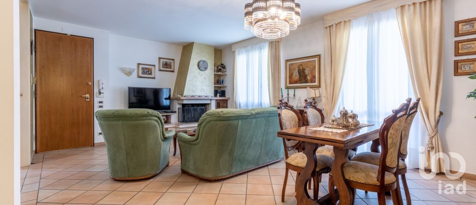 House 7 rooms of 135 m² in Pontedera (56025)