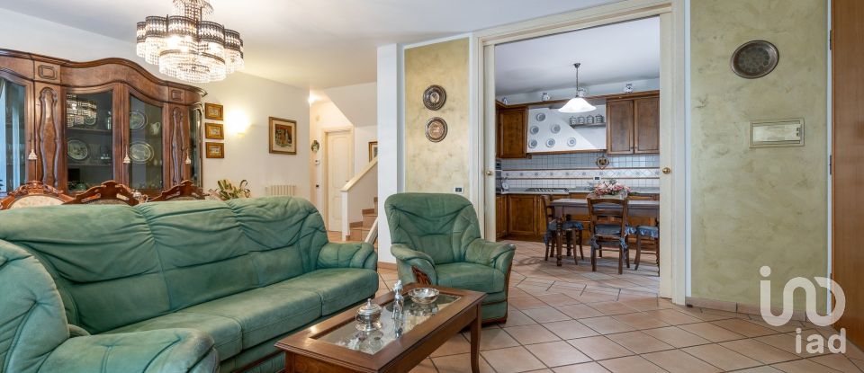 House 7 rooms of 135 m² in Pontedera (56025)