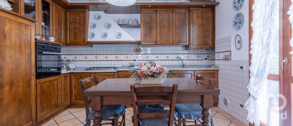 House 7 rooms of 135 m² in Pontedera (56025)