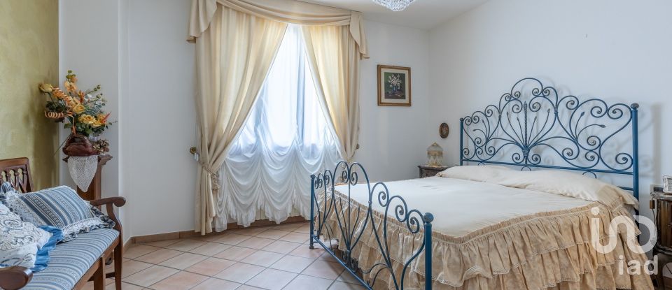 House 7 rooms of 135 m² in Pontedera (56025)