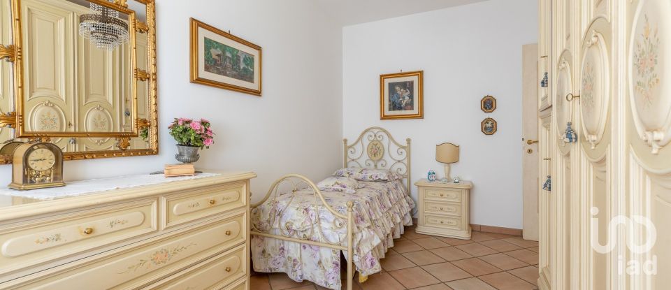 House 7 rooms of 135 m² in Pontedera (56025)