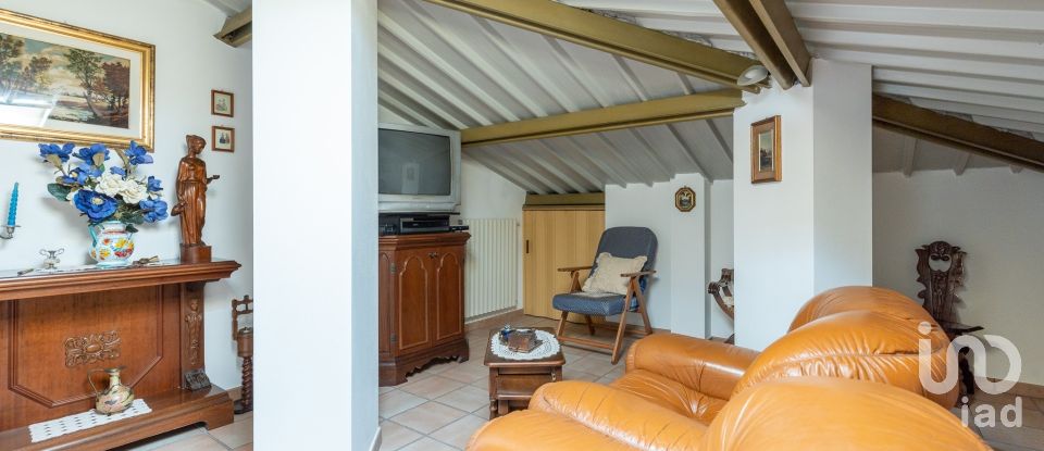 House 7 rooms of 135 m² in Pontedera (56025)