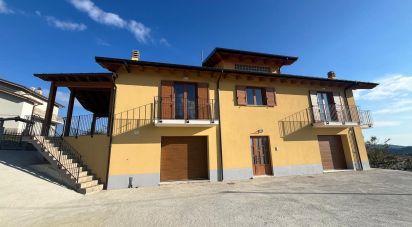 Villa Bifamiliare 12 locali di 329 m² in Castelli (64041)