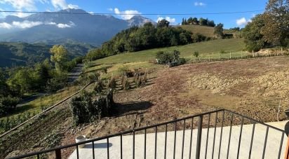 Villa Bifamiliare 12 locali di 329 m² in Castelli (64041)