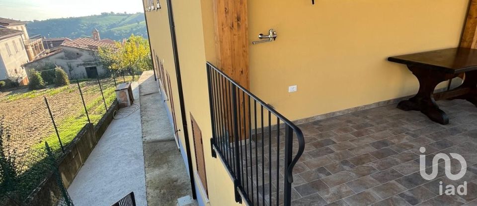 House boat 12 rooms of 329 m² in Castelli (64041)