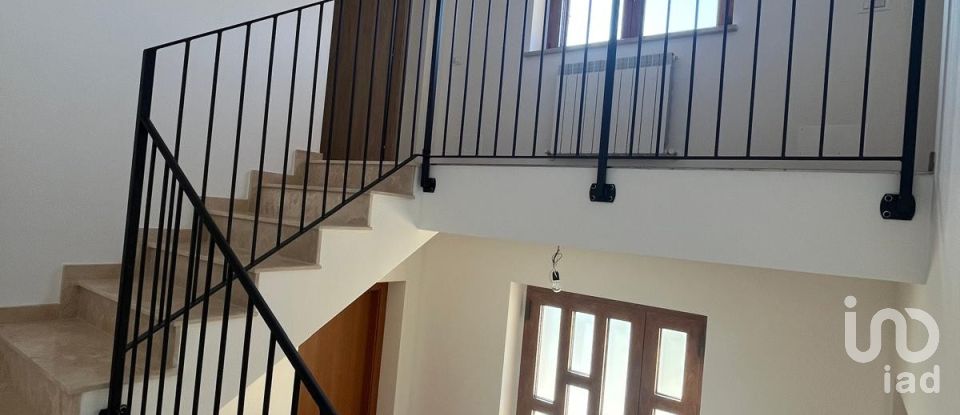 House boat 12 rooms of 329 m² in Castelli (64041)