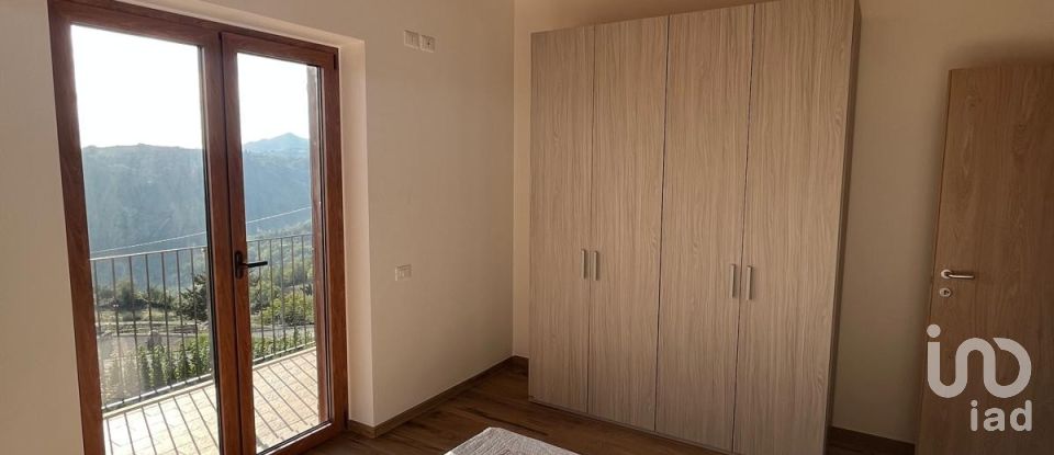 House boat 12 rooms of 329 m² in Castelli (64041)