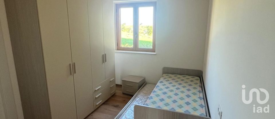 House boat 12 rooms of 329 m² in Castelli (64041)