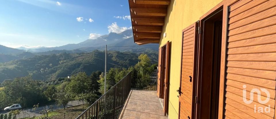 House boat 12 rooms of 329 m² in Castelli (64041)