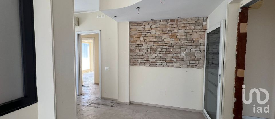 Negozio / locale commerciale di 190 m² in Cagliari (09121)