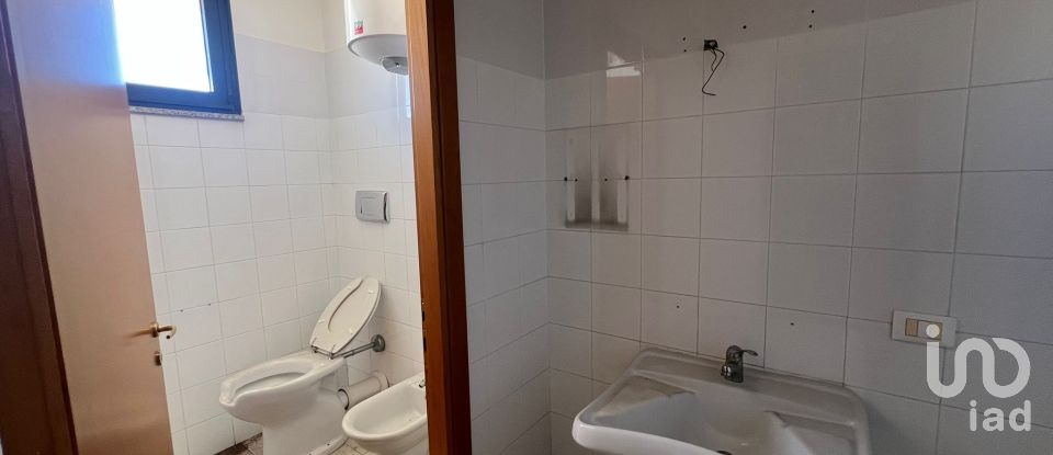 Negozio / locale commerciale di 190 m² in Cagliari (09121)