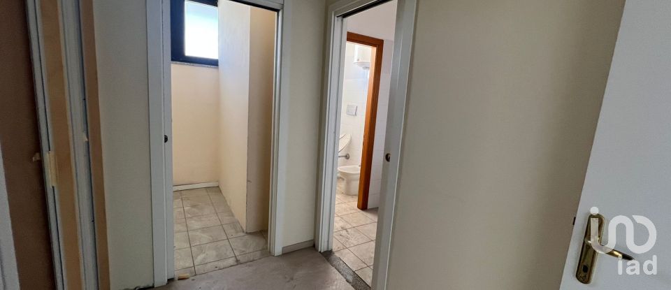 Negozio / locale commerciale di 190 m² in Cagliari (09121)