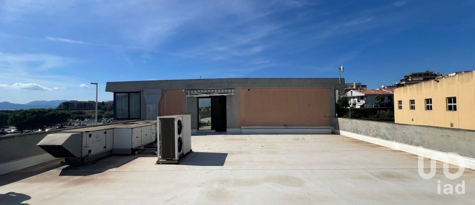 Negozio / locale commerciale di 190 m² in Cagliari (09121)