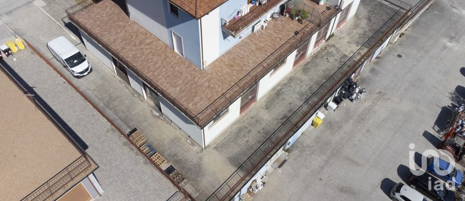 Shop / premises commercial of 230 m² in Ancona (60131)