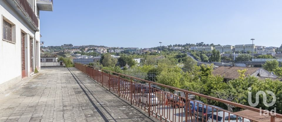 Shop / premises commercial of 230 m² in Ancona (60131)