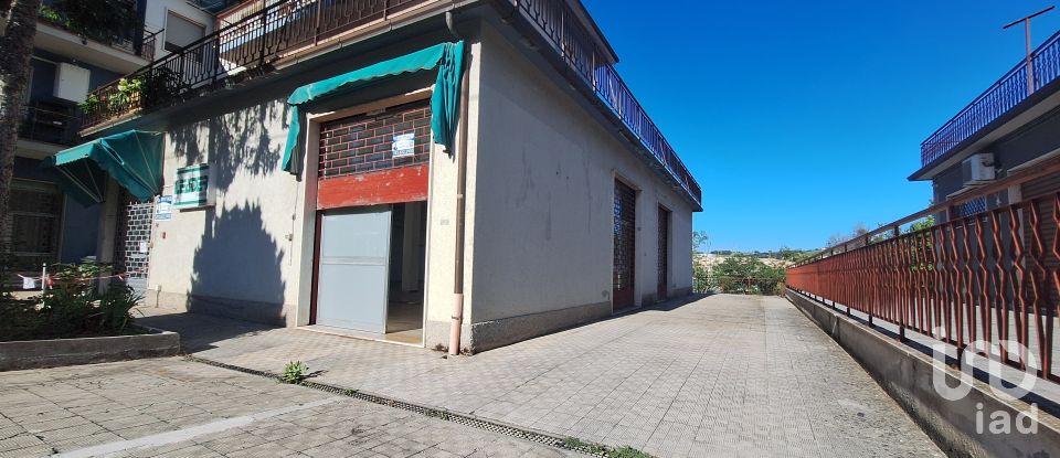 Shop / premises commercial of 230 m² in Ancona (60131)