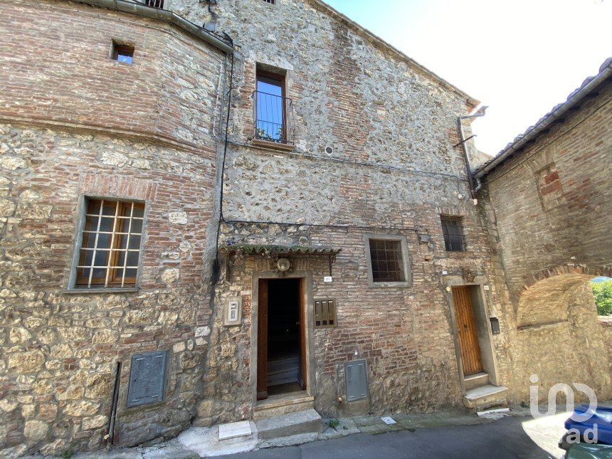 Trilocale di 100 m² a Sarteano (53047)