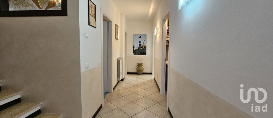 Traditional house 7 rooms of 119 m² in Boissano (17054)