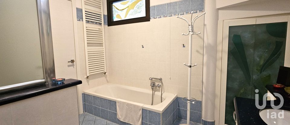 Traditional house 7 rooms of 119 m² in Boissano (17054)