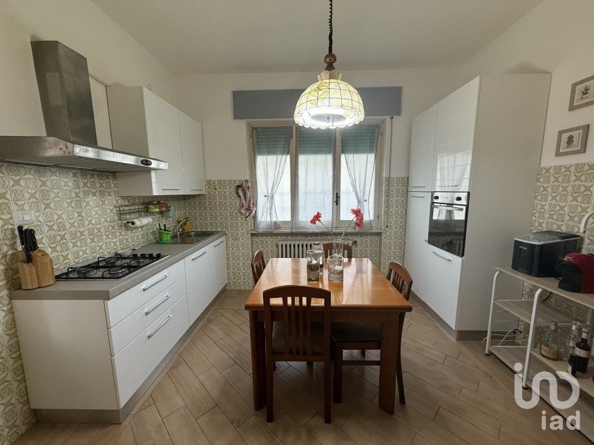 House 16 rooms of 200 m² in Roseto degli Abruzzi (64026)