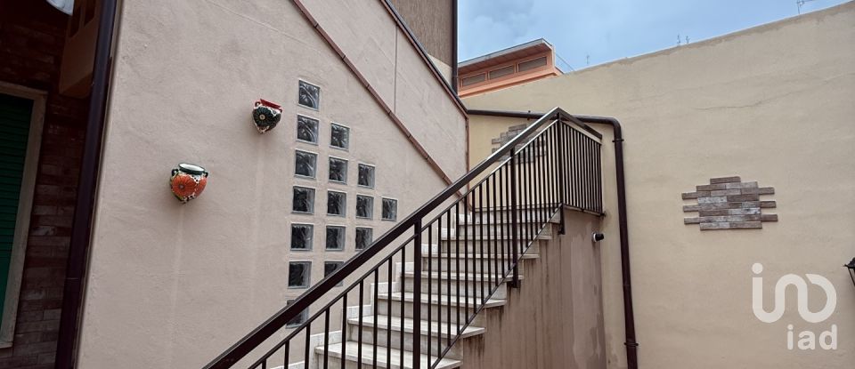 House 16 rooms of 200 m² in Roseto degli Abruzzi (64026)