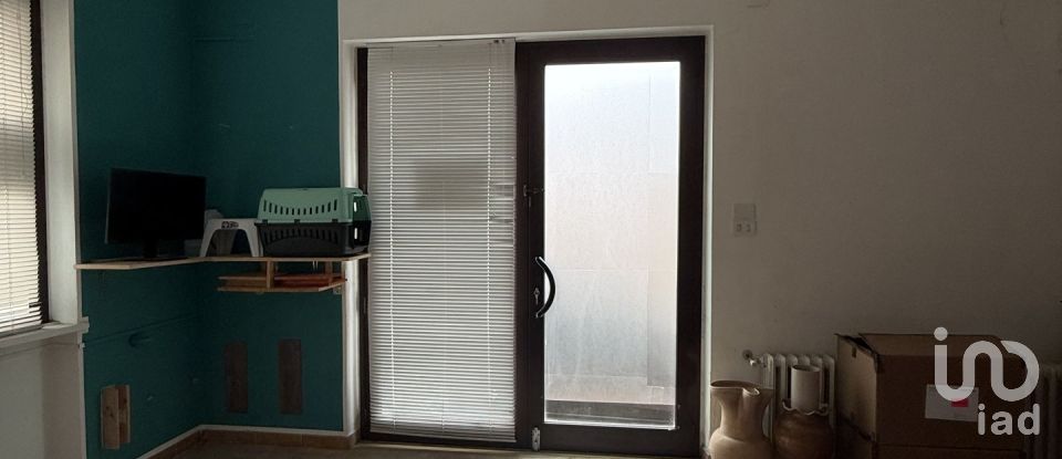 House 16 rooms of 200 m² in Roseto degli Abruzzi (64026)