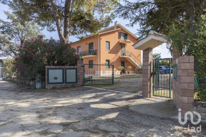 Apartment 8 rooms of 164 m² in Osimo (60027)