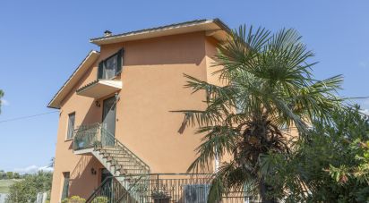 Appartamento 8 locali di 164 m² a Osimo (60027)