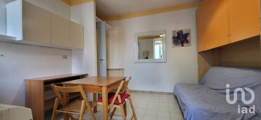 One-room apartment of 24 m² in Torino (10138)