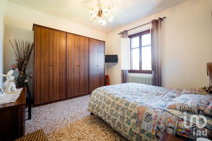 Casa indipendente / Villa 12 locali di 274 m² in Campi Bisenzio (50013)