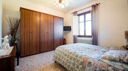 Casa indipendente / Villa 12 locali di 274 m² in Campi Bisenzio (50013)