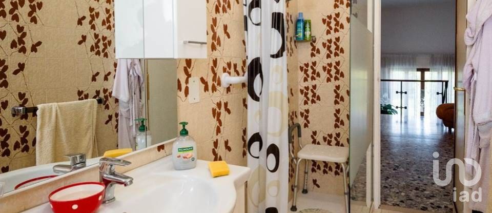 Casa indipendente / Villa 12 locali di 274 m² in Campi Bisenzio (50013)