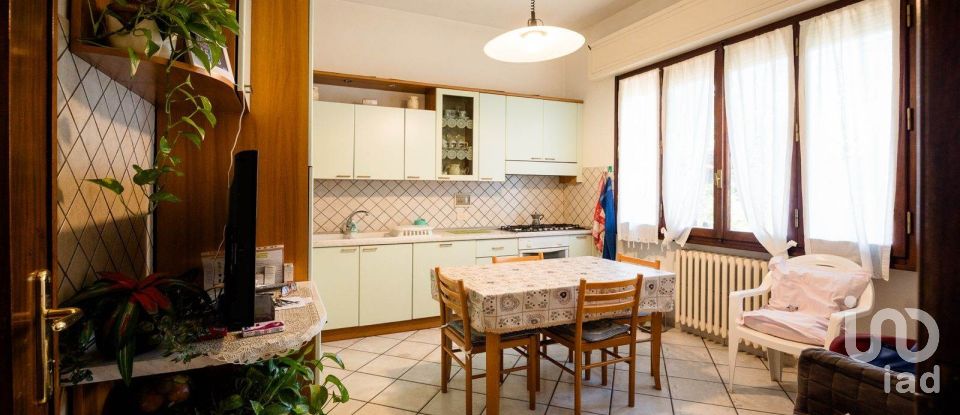 Casa indipendente / Villa 12 locali di 274 m² in Campi Bisenzio (50013)