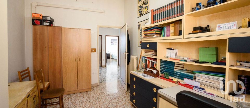 Casa indipendente / Villa 12 locali di 274 m² in Campi Bisenzio (50013)