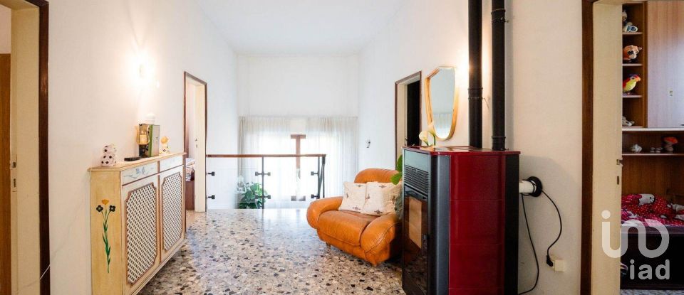 Casa indipendente / Villa 12 locali di 274 m² in Campi Bisenzio (50013)