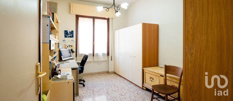 Casa indipendente / Villa 12 locali di 274 m² in Campi Bisenzio (50013)