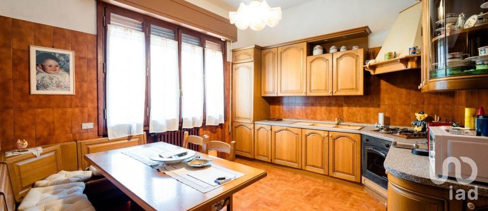 Casa indipendente / Villa 12 locali di 274 m² in Campi Bisenzio (50013)