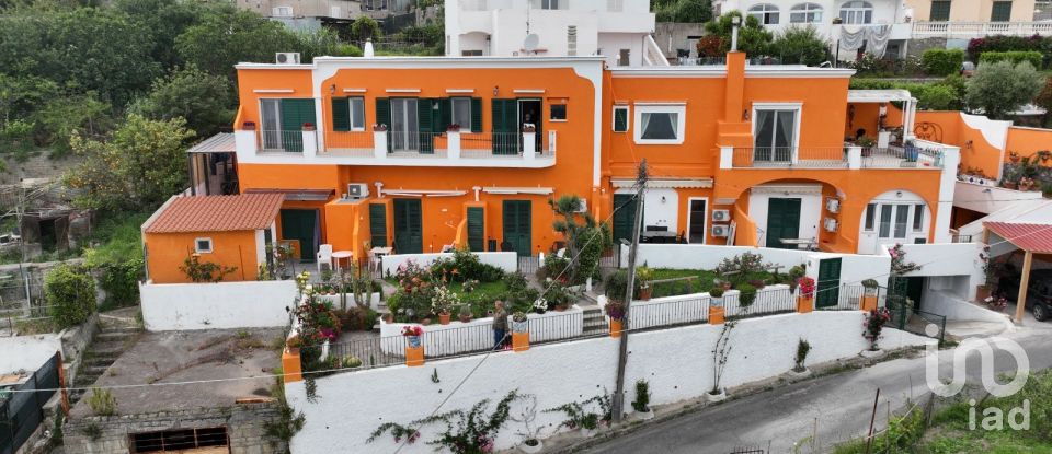 House 8 rooms of 357 m² in Serrara Fontana (80081)