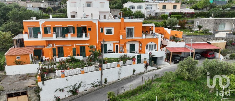 House 8 rooms of 357 m² in Serrara Fontana (80081)