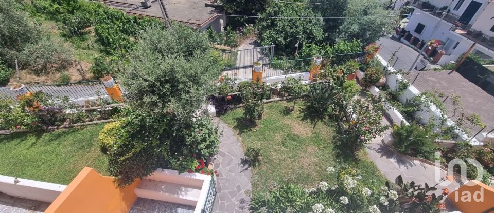 House 8 rooms of 357 m² in Serrara Fontana (80081)