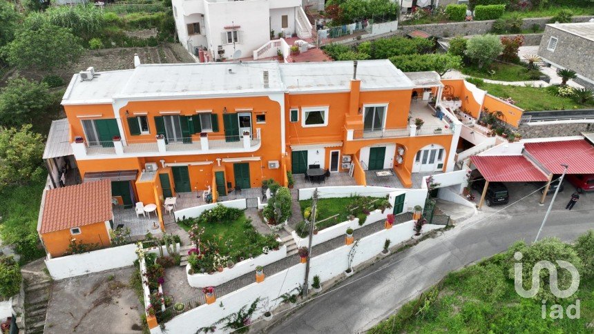House 8 rooms of 357 m² in Serrara Fontana (80081)