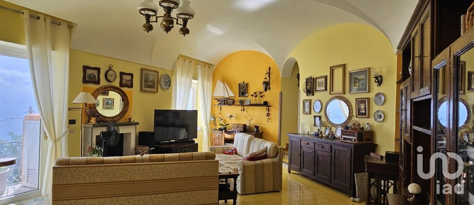 House 8 rooms of 357 m² in Serrara Fontana (80081)