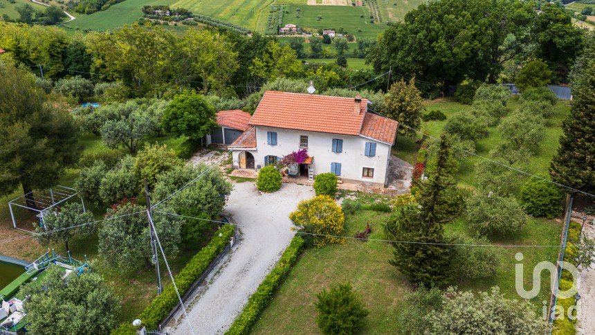 Farm 5 rooms of 142 m² in Civitanova Marche (62012)