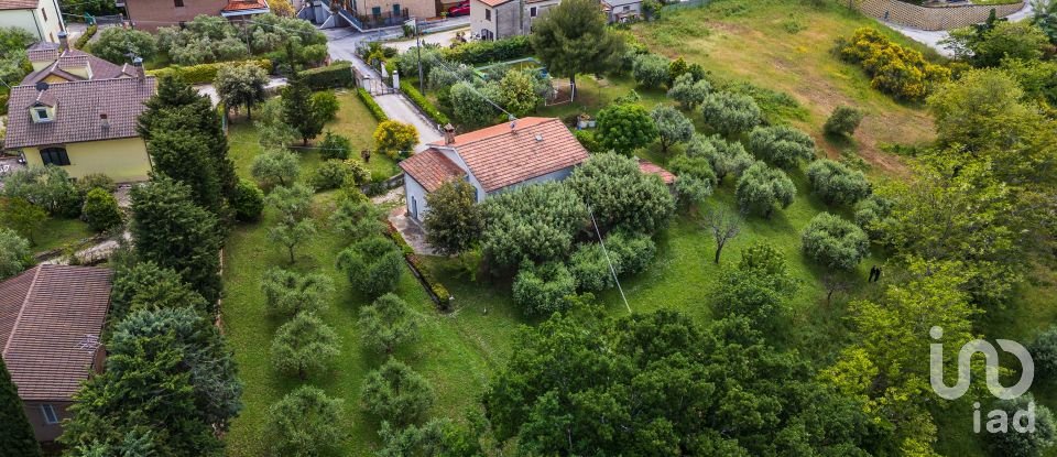 Farm 5 rooms of 142 m² in Civitanova Marche (62012)